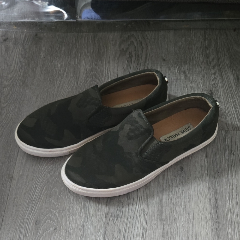 Steve Madden Green Loafers Slip-Ons Size 6M